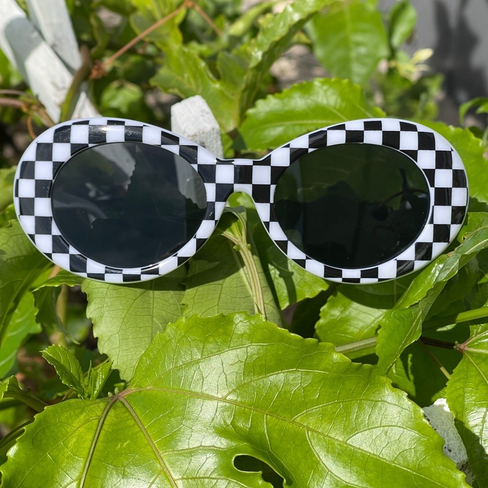 Round Frame Checkerboard Sunglasses - Picture 11 of 15
